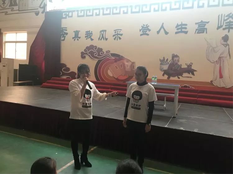 秀峰區(qū)小學(xué)領(lǐng)導(dǎo)團(tuán)隊(duì)重塑，引領(lǐng)未來教育新篇章