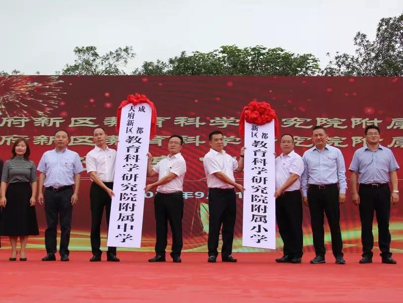 興隆縣初中迎來(lái)新任領(lǐng)導(dǎo)團(tuán)隊(duì)接棒上任