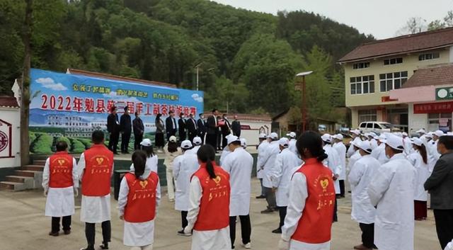 草岔溝村委會(huì)領(lǐng)導(dǎo)團(tuán)隊(duì)全新亮相，未來(lái)展望與發(fā)展路徑
