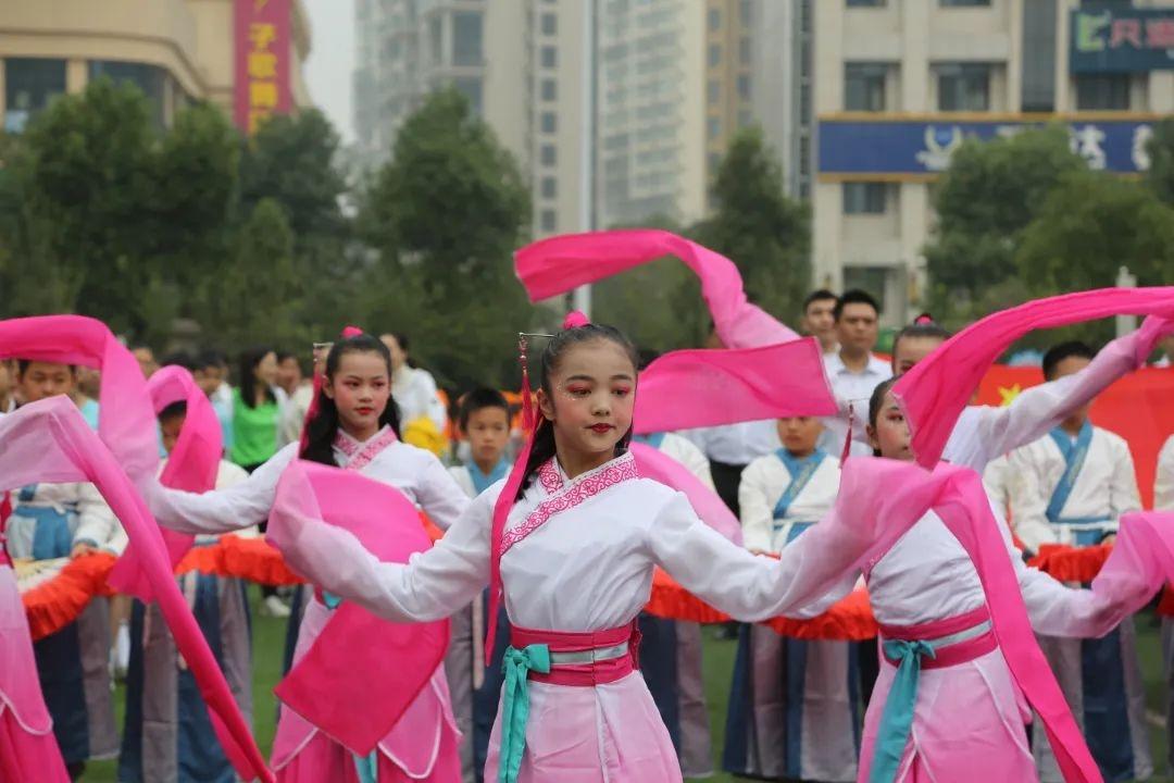 武陵區(qū)小學(xué)領(lǐng)導(dǎo)團隊革新，引領(lǐng)未來教育新篇章